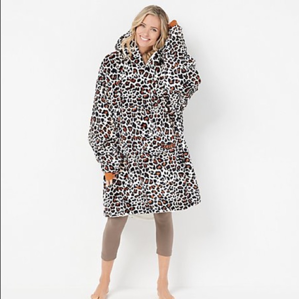 THE COMFY Original | Oversized Microfiber & Sherpa Wearable Blanket